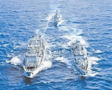 Biên đội tàu chiến của Hạm đội Nam Hải gồm tàu khu trục Quảng Châu, tàu khu trục Hoàng Sơn và tàu tiếp tế Vi Sơn Hồ tiến hành diễn tập tiếp tế trên Biển Đông, tham gia diễn tập "Cơ động-5" của Hải quân Trung Quốc ở Tây Thái Bình Dương.